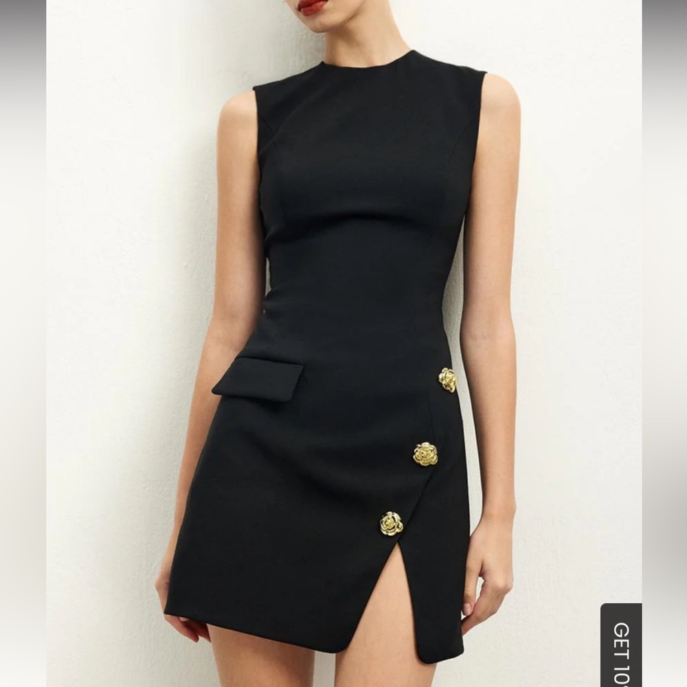NWOT Commense rose pocket Black Sleeveless Dress with Gold Buttons